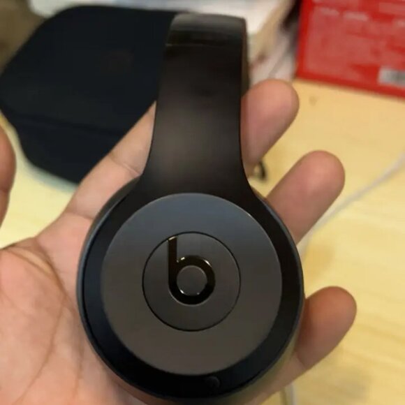 Beats Solo3 Wireless Headband Brushed Black 98% new with storage bag - Picture 5 of 7